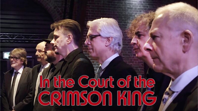 In The Court of The Crimson King: Todos al servicio del Rey Carmesí