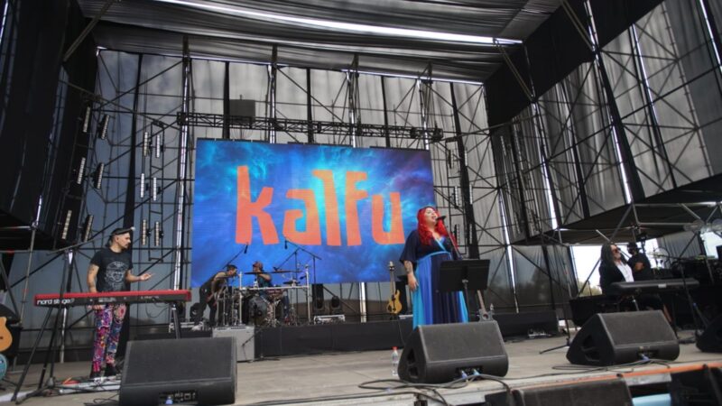 Kalfu en Lollapalooza Chile: La familiaridad de la reivindicación de nuestras raíces
