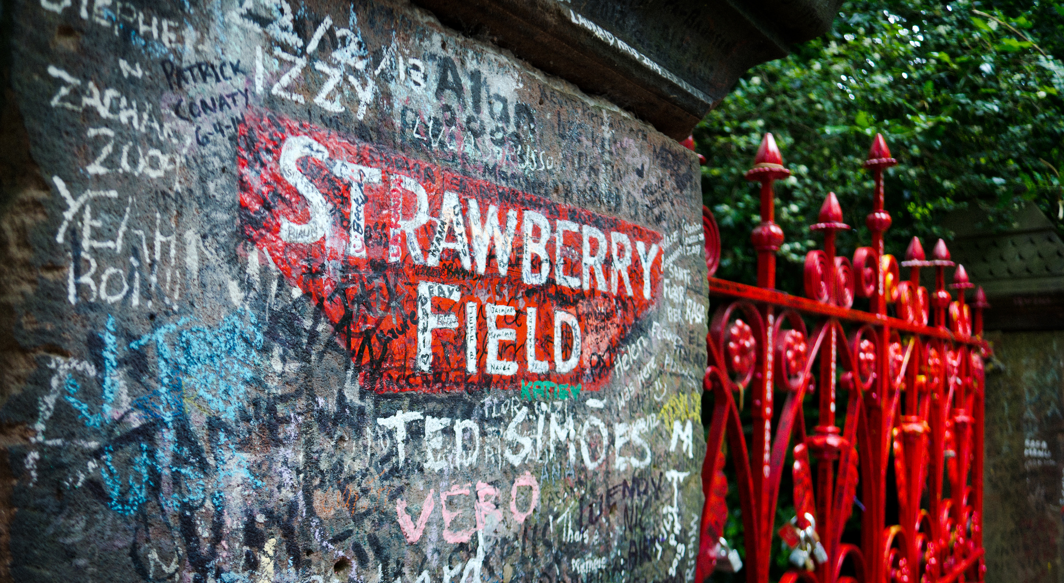 2×1: «Strawberry Fields Forever» The Beatles vs. Los Fabulosos Cadillacs/Debbie Harry