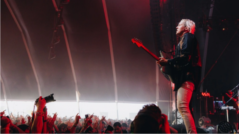 VIDEOS: Arcade Fire regresó a Coachella para presentar nuevas canciones y un homenaje a Pearl Jam