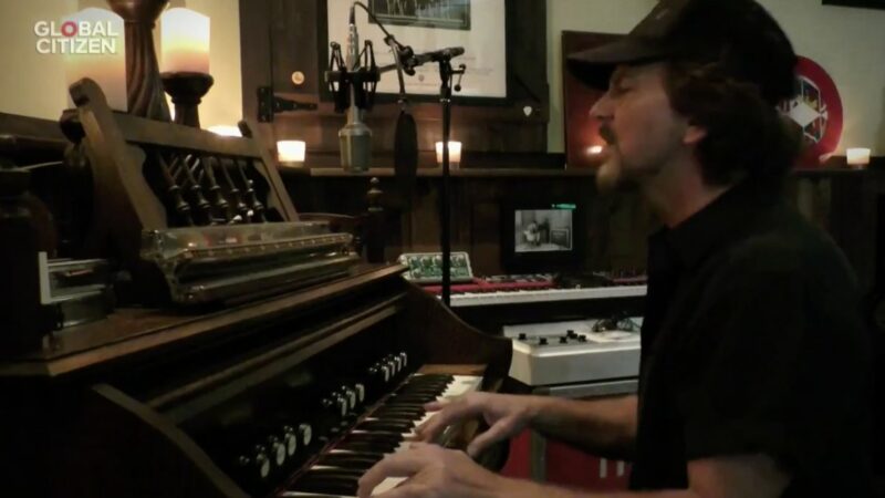 VIDEO: Mira la actuación de Eddie Vedder en el evento «One World, Together at Home»