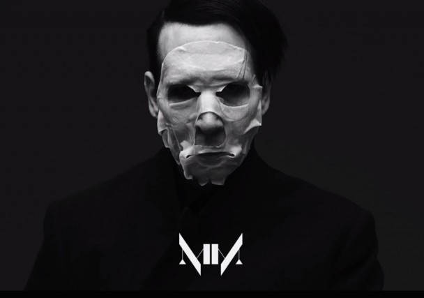 Marilyn Manson se convierte en gusano en su nuevo video «Deep Six»