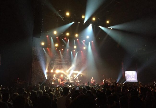 Fan que asistió a concierto de The Offspring en Chile dio positivo por Coronavirus