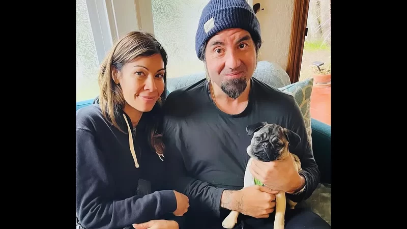 Chino Moreno y su esposa salvaron y adoptaron perrita Pug que iba a ser sacrificada