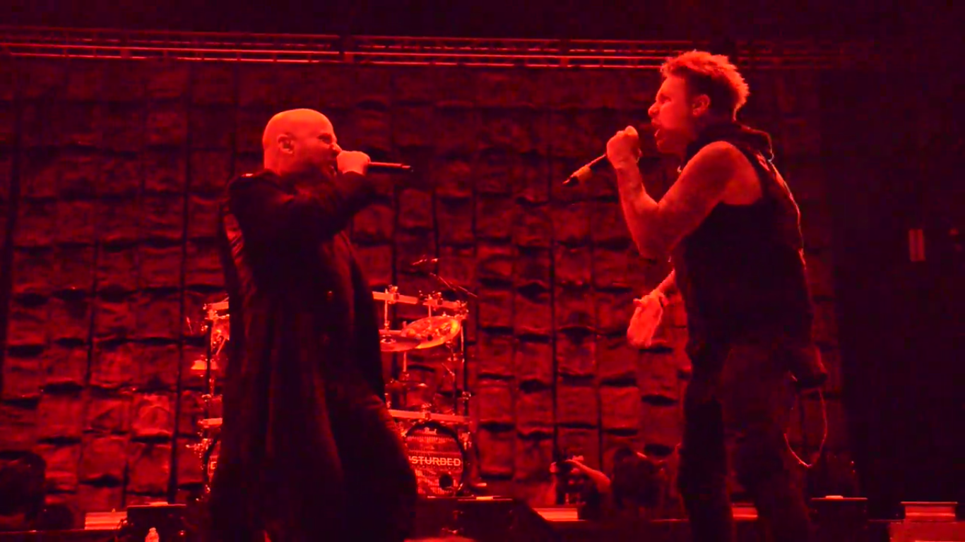 VIDEO: Disturbed hizo «Killing in the Name» de RATM en vivo con Jacoby Shaddix de Papa Roach