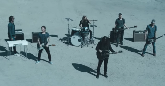 «Waiting on a War»: Foo Fighters y la revolución adolescente son protagonistas en su nuevo video