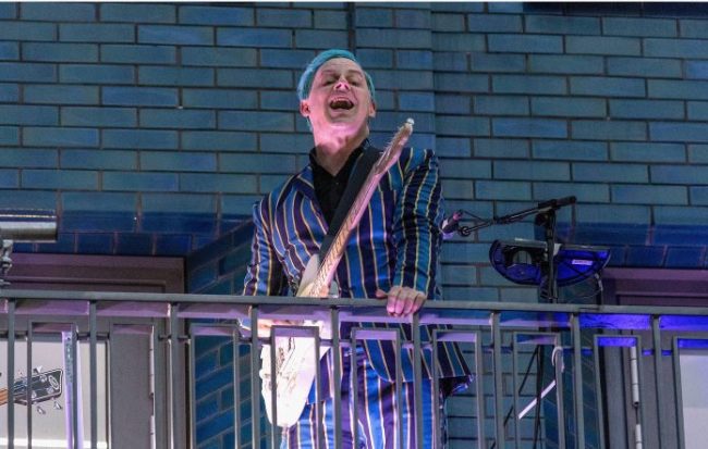 VIDEOS: Jack White revivió éxitos de The White Stripes, The Raconteurs y solista en concierto sorpresa, desde una azotea