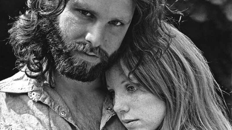 Marianne Faithfull dice que su ex-novio mató a Jim Morrison