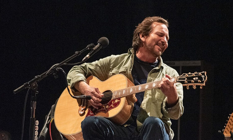Eddie Vedder versionó «Seasons» de Chris Cornell en homenaje en vivo