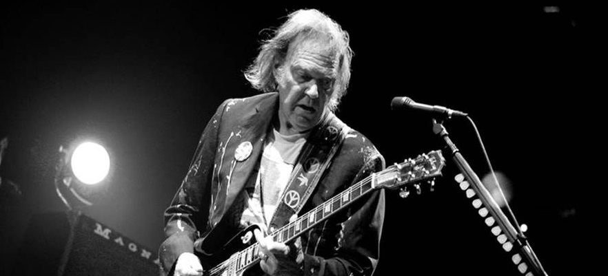 Neil Young y su crítica a los tours de despedida: «Cuando me retire, lo sabrán, porque estaré muerto»