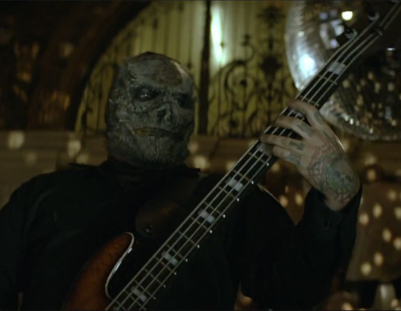 Slipknot estrenan nuevas máscaras y nuevo bajista en su reciente video «The Devil in I»