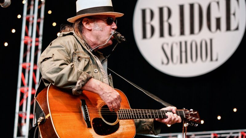 Bridge School Festival: el evento con que Neil Young ha ayudado a los niños discapacitados año tras año