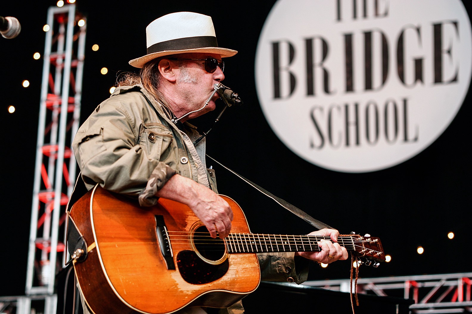 Bridge School Festival: el evento con que Neil Young ha ayudado a los niños discapacitados año tras año