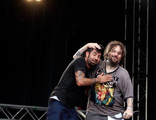 Un ritual de poder espiritual: Max Cavalera habla del día que él y Chino Moreno enterraron el álbum debut de Soulfly en un cementerio indígena