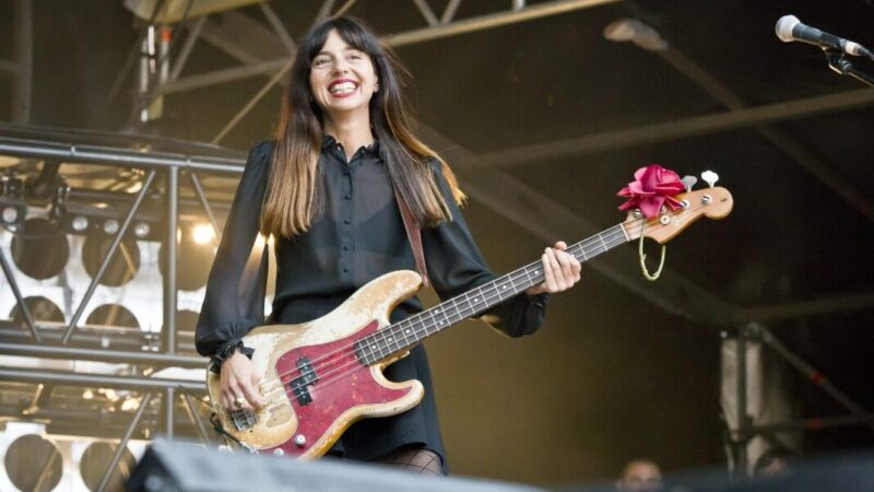 Acusaciones de plagio, un accidente, canciones en español y su primer álbum solista: la agitada semana de Paz Lenchantin estrenando debut en solitario