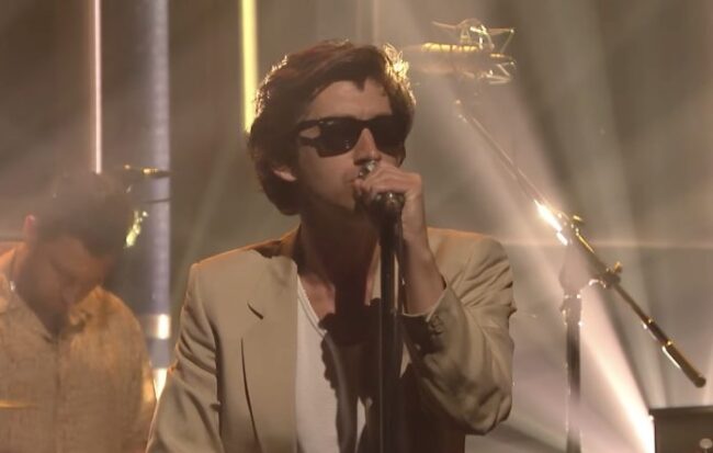 Arctic Monkeys estrenan segundo adelanto de su nuevo álbum, escucha «Body Paint»