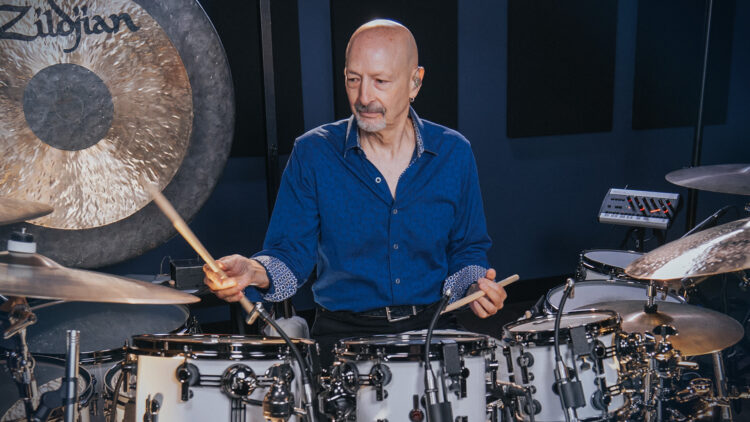 Steve Smith, el legendario baterista de jazz y ex-Journey es desafiado a aprender «Would?» de Alice In Chains