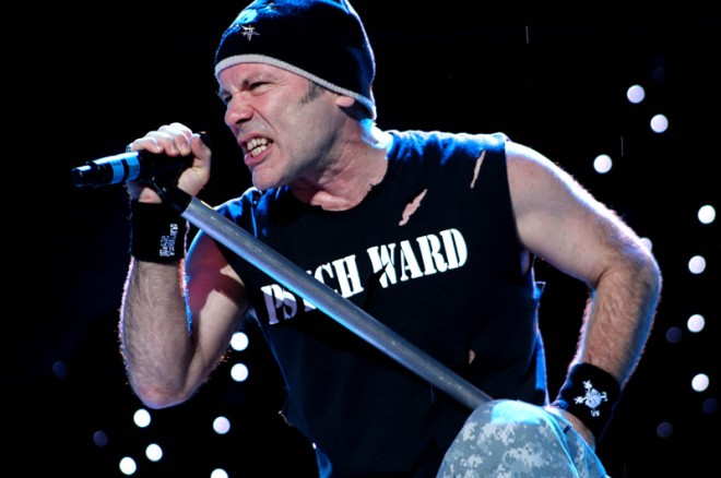 Iron Maiden anuncia oficialmente que Bruce Dickinson padece de cáncer