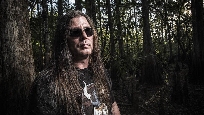 Más de 50 escopetas y 3 cráneos hallados en la casa del guitarrista de Cannibal Corpse