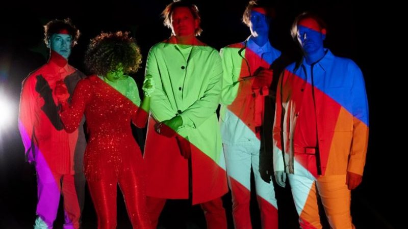 Arcade Fire tratan de encontrar su propio equilibrio con «WE», su nuevo álbum de estudio