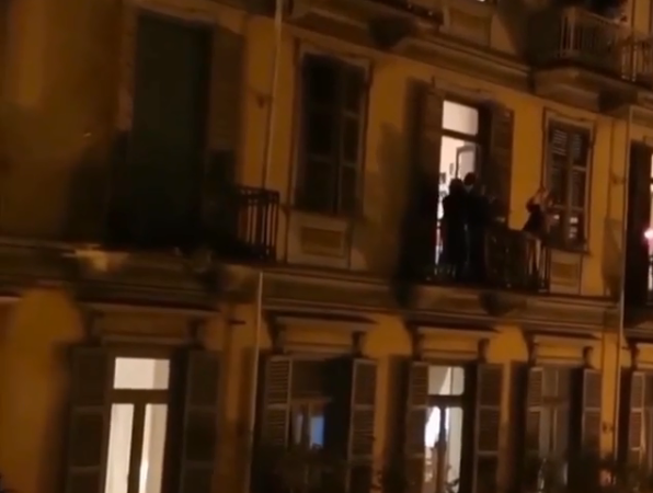 Coronavirus: fans italianos en cuarentena cantan en sus balcones «War Pigs» de Black Sabbath