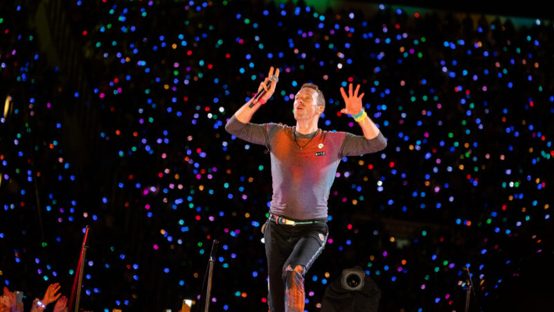 Coldplay en Chile: La belleza inmarcesible de una trayectoria multicolor