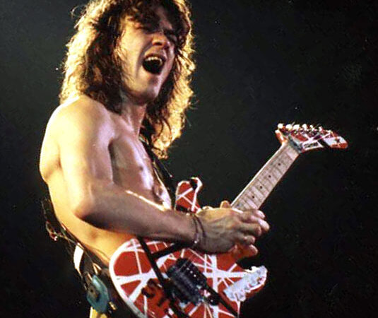 Eddie Van Halen sometido a cirugía de emergencia