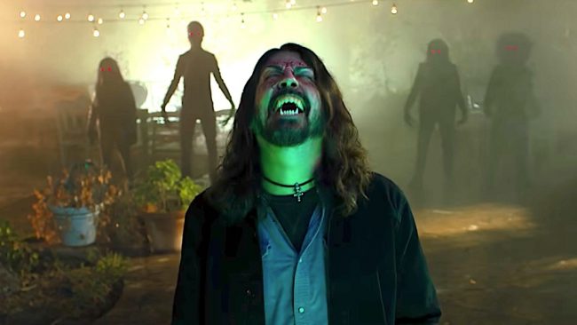 Foo Fighters se «vuelven» thrash metal en su nueva canción: escucha «March of The Insane»