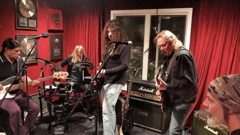 Miembros de Metallica, Foo Fighters e Iron Maiden tocan juntos en misteriosa sesión