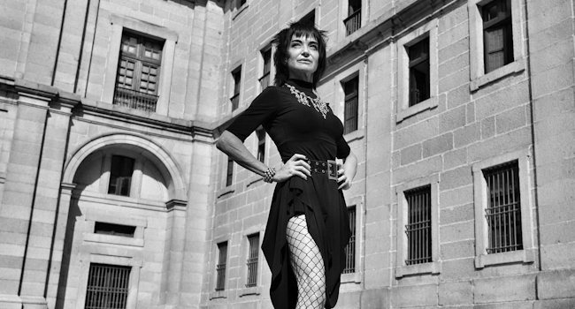 Ana Curra fija su debut en Chile con nueva música bajo el brazo