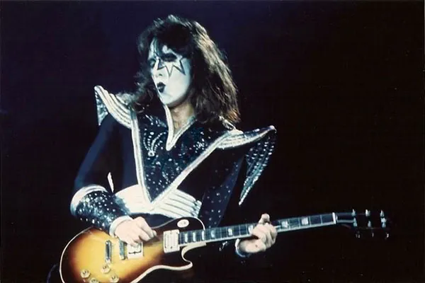Ha Fallecido Ace Frehley, legendario guitarrista fundador de KISS 