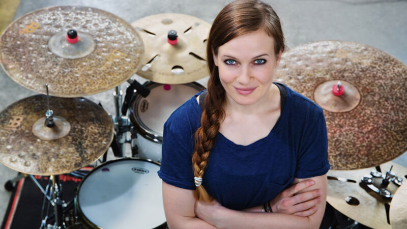 Geddy Lee elogia a Anika Nilles, la nueva baterista de Rush: “Está brillando en uno de los roles más difíciles del rock”