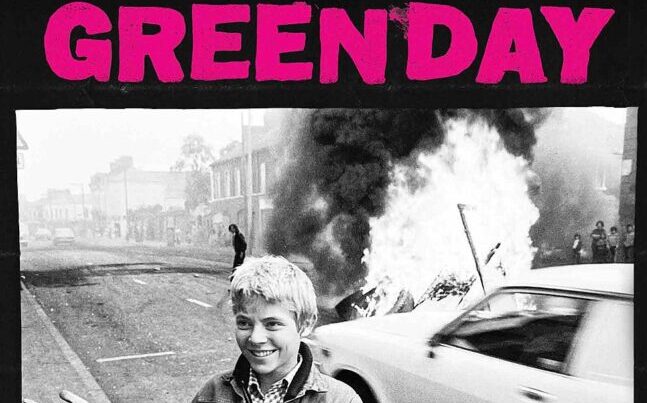 «Saviors»: Green Day regresa con la misma urgencia de»American Idiot» para su mejor álbum de los últimos 20 años
