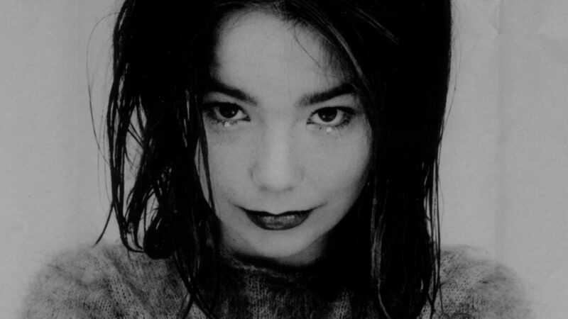 Björk anuncia lanzamiento de nuevo álbum de estudio y libro sobre su trayectoria