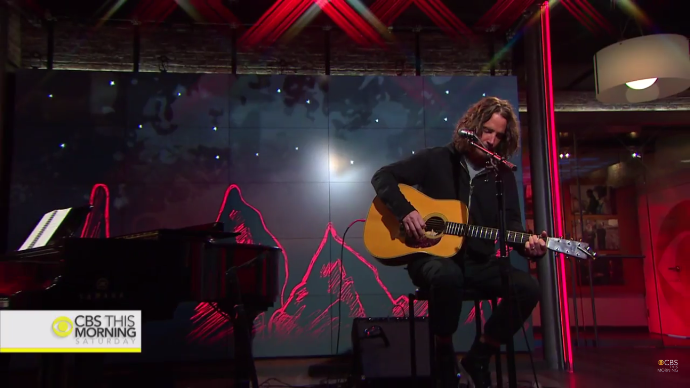 Mira a Chris Cornell interpretar íntimas versiones en vivo de «The Promise» y «Black Hole Sun»