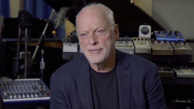 VIDEO: David Gilmour toca clásicos de Pink Floyd en las guitarras que subastará
