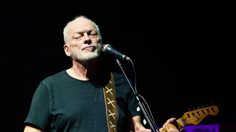 Con brindis: David Gilmour celebra que «Wish You Were Here» de Pink Floyd vuelve al tope de las listas después de 50 años