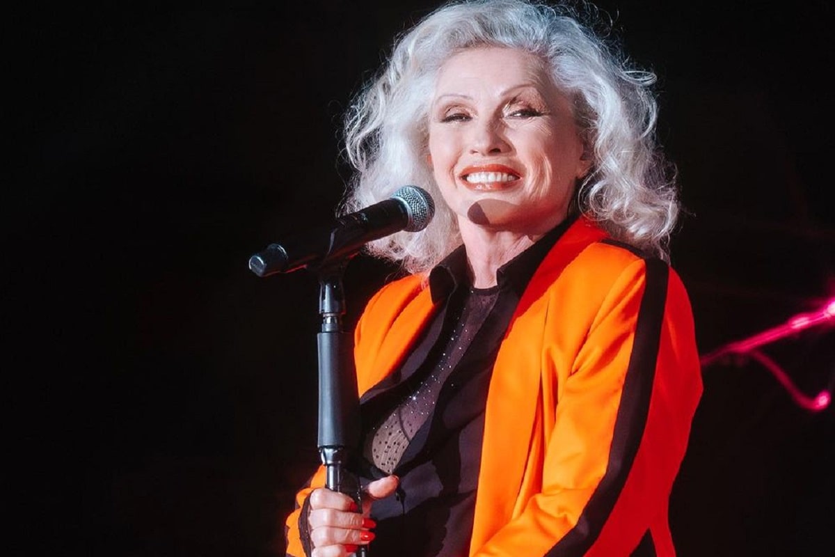 “Rechazo la idea de ser Blondie sin el resto de Blondie”: Debbie Harry confirma nuevo álbum con las últimas de colaboraciones de su compañero fallecido Clem Burke