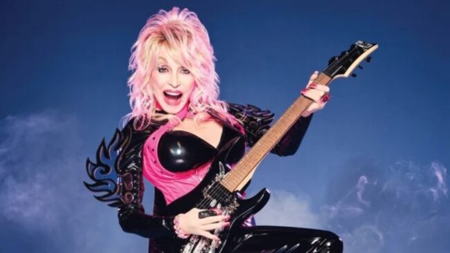 Dolly Parton lanza álbum rockero lleno de colaboraciones: escucha el primer sencillo «World On Fire»