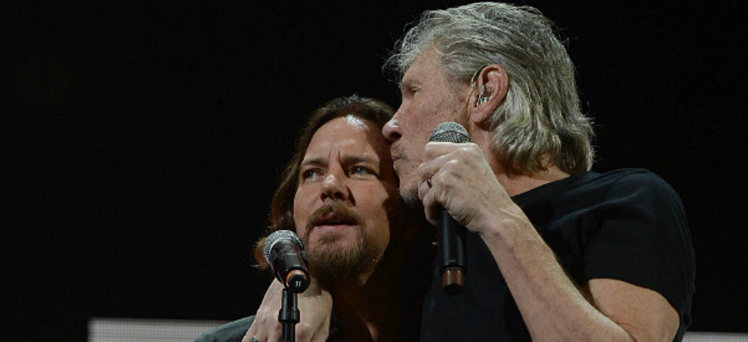 Eddie Vedder se unió a Roger Waters en vivo para interpretar «Comfortably Numb» de Pink Floyd