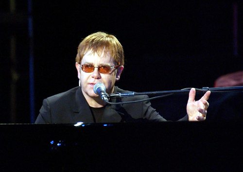 Elton John participará en el nuevo disco de Queens of the Stone Age