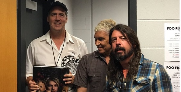 Histórico: Ex-miembros de Nirvana se reunieron para interpretar «Molly’s Lips» en vivo