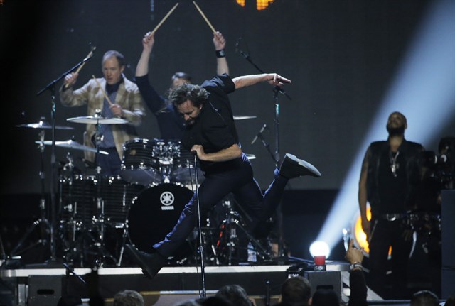 VIDEOS: Así fue el ingreso de Pearl Jam al Rock ‘n’ Roll Hall of Fame