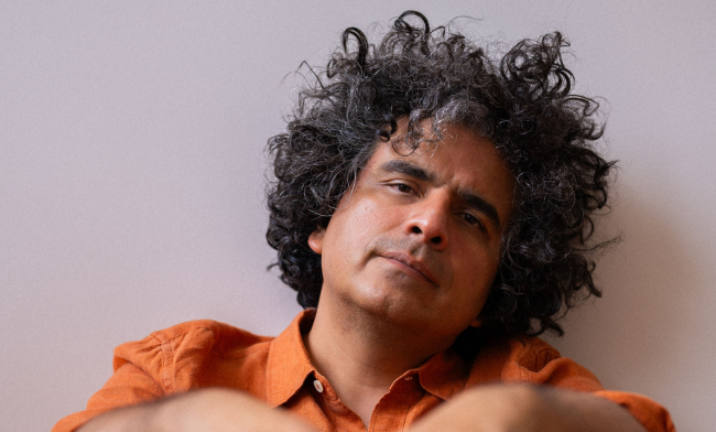 Entrevista con Helado Negro: «Los sonidos se pegan a tu cuerpo, cerebro y corazón»