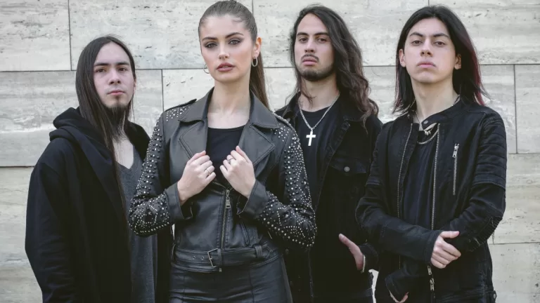 Entrevista a Ignacia Fernández de Decessus: «Si ser mujer ya es difícil, ser mujer en la escena metalera lo es aún más»