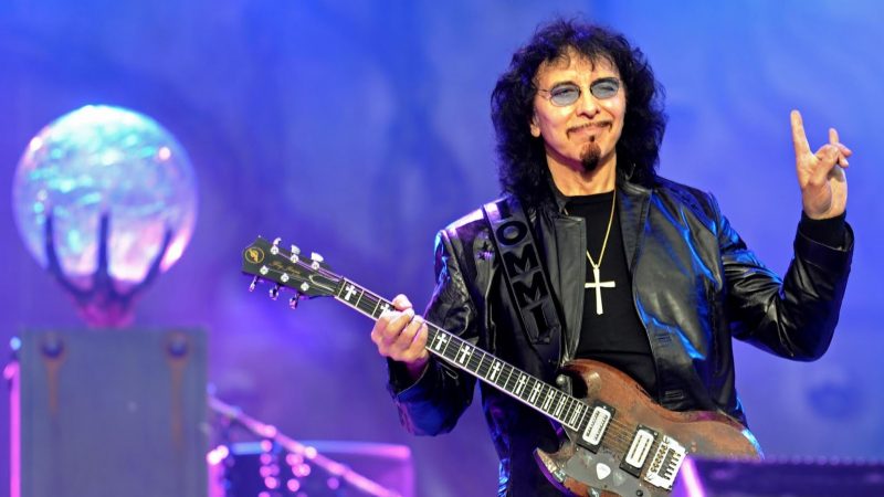 El legendario Tony Iommi vuelve con nuevo tema: escucha “Scent of Dark”