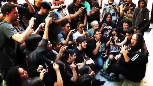 VIDEO: Joey Jordison tocó Slipknot en acústico con sus fans en Argentina