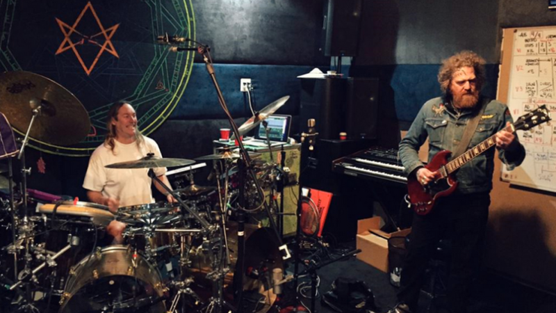 Miembros de Tool y Mastodon presentan nuevo proyecto, escucha The Legend of the Seagullmen