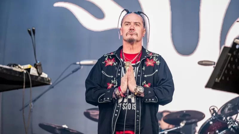 Mike Patton y su regreso al estudio en el proyecto AVTT/PTTN: «Era el hermano que quizá mantenían en el gallinero o algo así… y que sacaron años después»