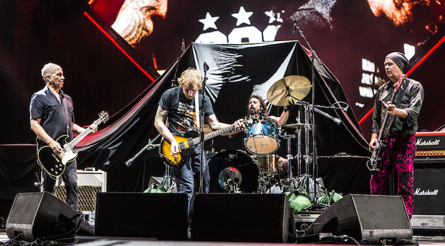 Miembros de Nirvana se reunieron para interpretar set de emblemáticas canciones de la banda